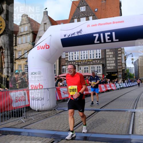 13.09.2026 - 21. swb-Marathon Bremen Tim E. http://msf.ph/oto/10346452 13.09.2026 11:16:52 Ziel 10242, 11274, 12102, 12158 meine-sportfotos.de