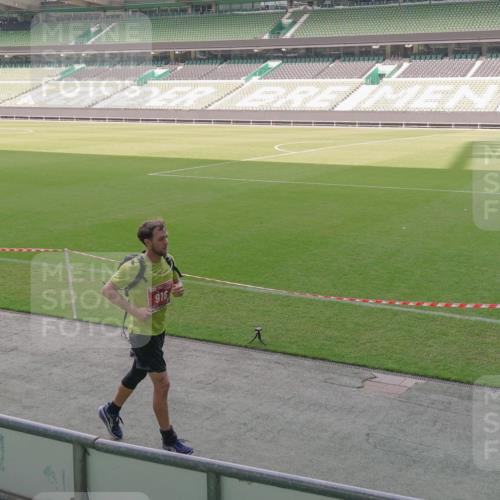 13.09.2026 - 21. swb-Marathon Bremen Michael Burmester http://msf.ph/oto/10346549 13.09.2026 13:35:05 Laufen im Stadion 170, 193, 368, 428, 462, 496, 657, 679, 709, 916, 1026, 1048, 1098, 1280, 1321, 1396, 1432, 1444, 1553, 1557, 1560, 1607, 1661, 1703, 1726, 1772, 1784, 1827, 1965, 1974, 1977, 1992, 1996, 2335, 2338, 2451, 2479, 2511, 2515, 2543, 2578, 2641, 2650, 2735, 2757, 2787, 2789, 2791, 2894, 3090, 3179, 3191, 3345, 3406, 3443, 3472, 3503, 3547, 3555, 3577, 3660, 3708, 3709, 3720, 3801, 3875, 3904, 3911, 3914, 4001, 4014, 4200, 4290, 4500, 4546, 4561, 4880, 4967, 5000, 5151, 5818 meine-sportfotos.de