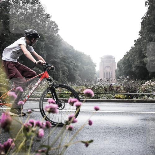 13.09.2026 - Stadtparktriathlon H.Heesch http://msf.ph/oto/10346580 13.09.2026 09:52:48 Radfahren 228, 255, 256, 308 meine-sportfotos.de