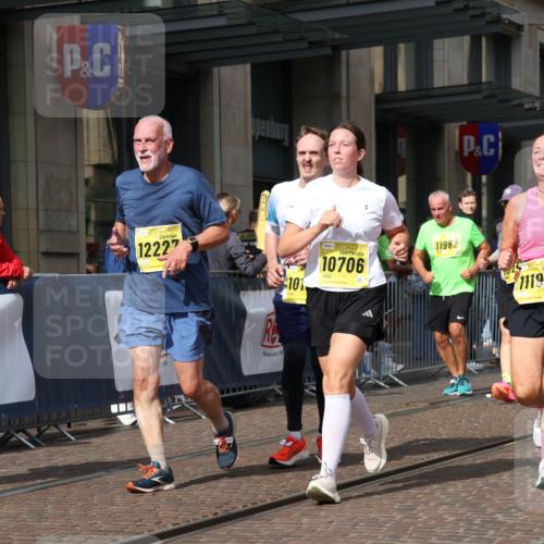 13.09.2026 - 21. swb-Marathon Bremen Strokosch-Dieckow http://msf.ph/oto/10346587 13.09.2026 11:10:14 Ziel 10002, 10169, 10247, 10361, 10362, 10422, 10706, 10719, 10768, 10791, 10890, 11047, 11080, 11283, 11298, 11300, 11309, 11382, 11583, 11736, 11846, 11957, 11982, 12183, 12227, 12454, 12550, 10299, 10435, 10751, 10963, 11119, 11441, 11725, 11732, 11933, 12117, 12207, 12293 meine-sportfotos.de