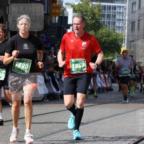 13.09.2026 - 21. swb-Marathon Bremen Strokosch-Dieckow http://msf.ph/oto/10346598 13.09.2026 13:32:31 Ziel 287, 1369, 2310, 2934, 3650, 3922, 4057, 4566, 4655, 4797, 5628, 6116, 6258, 6475, 6857, 6875, 7150, 7182, 7526, 7553, 7572, 7818, 8632, 9198, 9283, 9394, 9640, 13029, 13182, 1437, 2611, 3354, 3878, 3895, 4323, 4862, 5398, 5581, 5657, 6583, 6718, 6760, 7016, 7466, 7758, 7990, 8344, 8367, 8957, 9175 meine-sportfotos.de