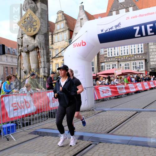 13.09.2026 - 21. swb-Marathon Bremen Tim E. http://msf.ph/oto/10346622 13.09.2026 11:17:10 Ziel 10295, 10679, 10999, 11456, 11461, 11653, 11867, 12089, 12287 meine-sportfotos.de