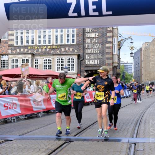 13.09.2026 - 21. swb-Marathon Bremen Tim E. http://msf.ph/oto/10346645 13.09.2026 11:17:16 Ziel 10295, 10335, 10999, 11355, 11456, 11461, 11653, 11867, 12089, 12287 meine-sportfotos.de