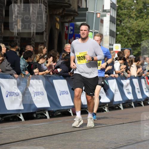 13.09.2026 - 21. swb-Marathon Bremen Strokosch-Dieckow http://msf.ph/oto/10346652 13.09.2026 10:53:12 Ziel 10304, 10339, 10652, 10714, 10734, 10827, 10863, 11002, 11038, 11238, 11386, 11575, 11597, 11766, 12019, 12338, 12369, 12399, 10448, 10757, 10780, 10821, 10886, 11168, 11379, 11590, 12040, 12056, 12275, 12308, 12461 meine-sportfotos.de