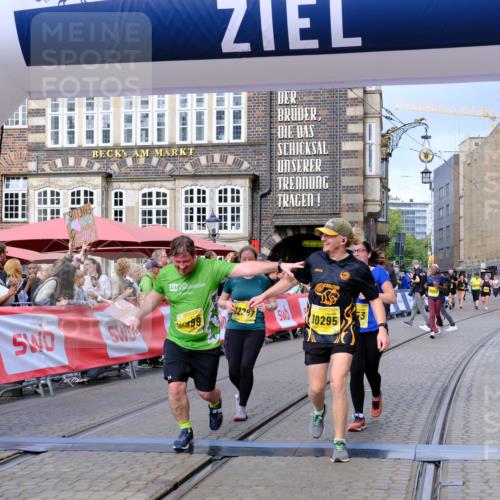 13.09.2026 - 21. swb-Marathon Bremen Tim E. http://msf.ph/oto/10346655 13.09.2026 11:17:17 Ziel 10295, 10335, 10999, 11355, 11456, 11461, 11653, 11867, 12089, 12287 meine-sportfotos.de