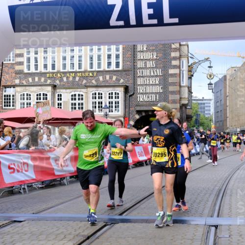 13.09.2026 - 21. swb-Marathon Bremen Tim E. http://msf.ph/oto/10346666 13.09.2026 11:17:17 Ziel 10295, 10335, 10999, 11355, 11456, 11461, 11653, 11867, 12089, 12287 meine-sportfotos.de