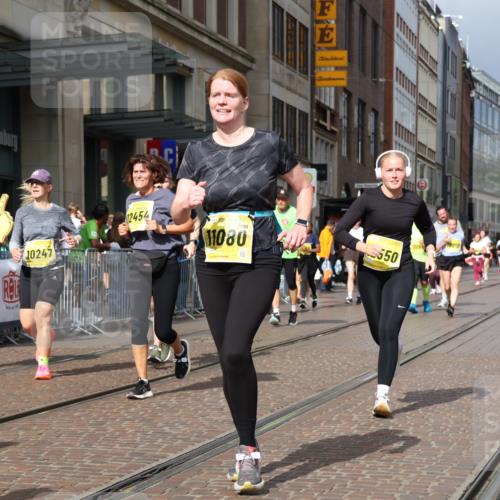 13.09.2026 - 21. swb-Marathon Bremen Strokosch-Dieckow http://msf.ph/oto/10346690 13.09.2026 11:10:16 Ziel 10002, 10169, 10247, 10361, 10422, 10706, 10719, 10768, 10791, 10890, 11047, 11080, 11283, 11298, 11300, 11309, 11327, 11583, 11736, 11846, 11957, 11982, 12183, 12227, 12454, 12550, 10299, 10361, 10362, 10435, 10751, 10963, 11119, 11382, 11725, 11732, 11933, 12117, 12207, 12293 meine-sportfotos.de