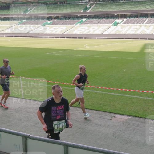 13.09.2026 - 21. swb-Marathon Bremen Michael Burmester http://msf.ph/oto/10346691 13.09.2026 13:35:25 Laufen im Stadion 170, 193, 368, 462, 496, 657, 679, 709, 916, 1015, 1026, 1280, 1321, 1396, 1432, 1444, 1553, 1560, 1607, 1703, 1726, 1772, 1784, 1827, 1965, 1974, 1977, 1992, 2335, 2338, 2451, 2511, 2578, 2650, 2688, 2735, 2789, 2791, 2894, 2933, 3090, 3161, 3179, 3191, 3345, 3406, 3463, 3472, 3498, 3547, 3555, 3573, 3588, 3660, 3708, 3709, 3720, 3801, 3904, 3914, 4014, 4145, 4200, 4290, 4500, 4546, 4561, 4880, 4967, 5000, 5151, 5332, 5818 meine-sportfotos.de