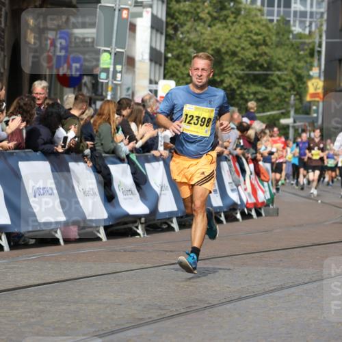 13.09.2026 - 21. swb-Marathon Bremen Strokosch-Dieckow http://msf.ph/oto/10346692 13.09.2026 10:53:14 Ziel 10304, 10714, 10734, 10827, 10863, 11038, 11238, 11282, 11386, 11575, 11597, 11766, 12019, 12338, 12369, 10448, 10757, 10780, 10821, 10886, 11168, 11379, 11590, 12040, 12056, 12275, 12308, 12461 meine-sportfotos.de