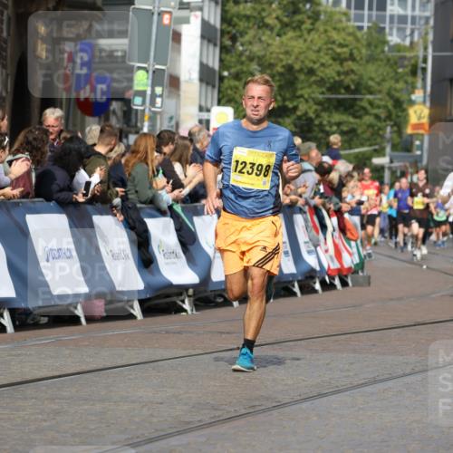 13.09.2026 - 21. swb-Marathon Bremen Strokosch-Dieckow http://msf.ph/oto/10346709 13.09.2026 10:53:14 Ziel 10304, 10714, 10734, 10827, 10863, 11038, 11238, 11282, 11386, 11575, 11597, 11766, 12019, 12338, 12369, 10448, 10757, 10780, 10821, 10886, 11168, 11379, 11590, 12040, 12056, 12275, 12308, 12461 meine-sportfotos.de