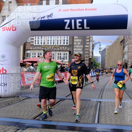 13.09.2026 - 21. swb-Marathon Bremen Tim E. http://msf.ph/oto/10346713 13.09.2026 11:17:18 Ziel 10295, 10335, 10999, 11355, 11456, 11461, 11653, 11867, 12089, 12287 meine-sportfotos.de