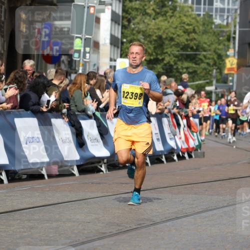 13.09.2026 - 21. swb-Marathon Bremen Strokosch-Dieckow http://msf.ph/oto/10346725 13.09.2026 10:53:14 Ziel 10304, 10714, 10734, 10827, 10863, 11038, 11238, 11282, 11386, 11575, 11597, 11766, 12019, 12338, 12369, 10448, 10757, 10780, 10821, 10886, 11168, 11379, 11590, 12040, 12056, 12275, 12308, 12461 meine-sportfotos.de