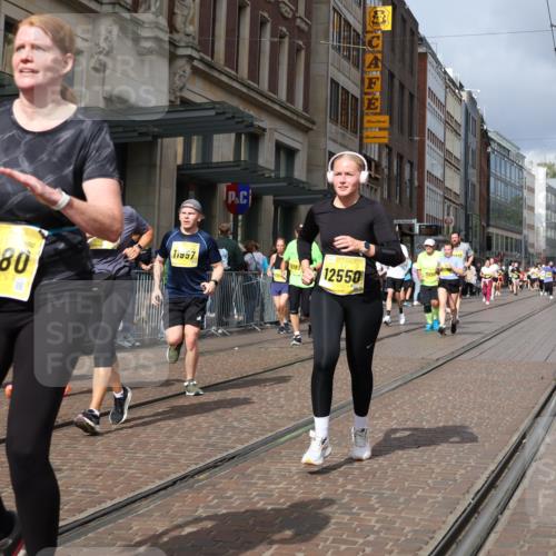 13.09.2026 - 21. swb-Marathon Bremen Strokosch-Dieckow http://msf.ph/oto/10346736 13.09.2026 11:10:17 Ziel 10002, 10169, 10247, 10422, 10706, 10719, 10768, 10791, 10890, 10911, 11047, 11080, 11283, 11298, 11300, 11309, 11327, 11513, 11583, 11736, 11846, 11957, 11982, 12183, 12227, 12454, 12550, 10299, 10361, 10362, 10751, 10963, 11080, 11119, 11382, 11725, 11732, 11933, 12117, 12207, 12293 meine-sportfotos.de