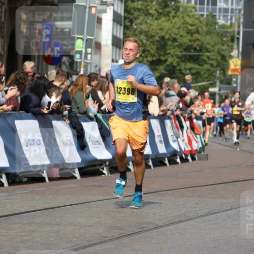 13.09.2026 - 21. swb-Marathon Bremen Strokosch-Dieckow http://msf.ph/oto/10346739 13.09.2026 10:53:15 Ziel 10304, 10714, 10734, 10827, 10863, 11038, 11238, 11282, 11386, 11575, 11766, 12019, 12338, 12369, 10448, 10757, 10780, 10821, 10886, 11168, 11379, 11590, 12040, 12056, 12275, 12308 meine-sportfotos.de