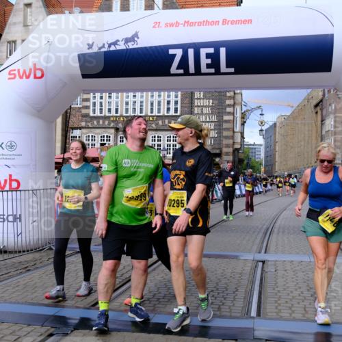 13.09.2026 - 21. swb-Marathon Bremen Tim E. http://msf.ph/oto/10346756 13.09.2026 11:17:19 Ziel 10295, 10335, 10999, 11355, 11461, 11653, 11867, 12089, 12287 meine-sportfotos.de