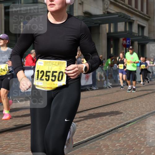 13.09.2026 - 21. swb-Marathon Bremen Strokosch-Dieckow http://msf.ph/oto/10346793 13.09.2026 11:10:18 Ziel 10002, 10169, 10247, 10422, 10461, 10462, 10706, 10719, 10768, 10791, 10890, 10911, 11047, 11283, 11298, 11300, 11309, 11327, 11513, 11583, 11736, 11846, 11957, 11982, 12183, 12227, 12454, 12550, 10299, 10361, 10362, 10706, 10751, 10963, 11080, 11119, 11382, 11725, 11732, 11933, 12117, 12207, 12293 meine-sportfotos.de