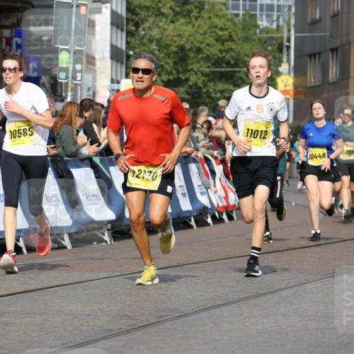 13.09.2026 - 21. swb-Marathon Bremen Strokosch-Dieckow http://msf.ph/oto/10346794 13.09.2026 10:53:20 Ziel 10284, 10304, 10714, 10863, 11038, 11238, 11282, 11386, 11575, 11766, 12019, 12369, 12398, 10222, 10479, 10626, 10757, 10821, 10845, 10886, 11168, 11242, 11379, 11446, 11590, 11800, 12056, 12119, 12308 meine-sportfotos.de