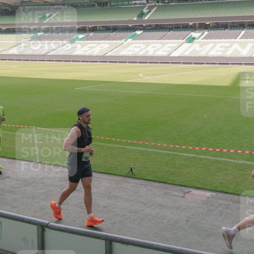 13.09.2026 - 21. swb-Marathon Bremen Michael Burmester http://msf.ph/oto/10346807 13.09.2026 13:35:42 Laufen im Stadion 170, 193, 368, 462, 491, 496, 657, 1015, 1026, 1280, 1321, 1396, 1432, 1553, 1560, 1607, 1726, 1772, 1784, 1887, 1934, 1965, 1974, 1977, 1992, 2335, 2338, 2578, 2650, 2688, 2789, 2791, 2894, 2933, 3090, 3161, 3169, 3178, 3179, 3191, 3406, 3463, 3472, 3498, 3547, 3555, 3570, 3573, 3588, 3640, 3660, 3708, 3709, 3720, 3801, 3839, 3904, 3914, 3985, 4014, 4145, 4200, 4290, 4464, 4500, 4546, 4561, 4880, 4967, 5000, 5034, 5151, 5332, 5461, 5818 meine-sportfotos.de