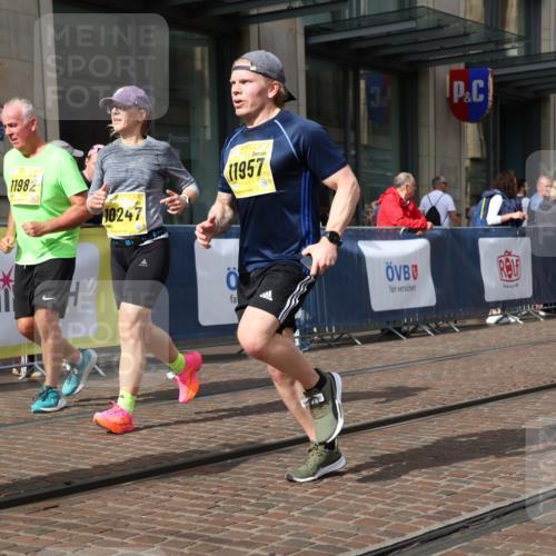 13.09.2026 - 21. swb-Marathon Bremen Strokosch-Dieckow http://msf.ph/oto/10346808 13.09.2026 11:10:19 Ziel 10002, 10169, 10247, 10422, 10461, 10462, 10719, 10768, 10791, 10890, 10911, 11047, 11283, 11298, 11300, 11309, 11327, 11513, 11583, 11736, 11846, 11957, 11982, 12183, 12227, 12454, 12550, 10169, 10299, 10361, 10362, 10706, 10751, 10890, 10963, 11080, 11119, 11382, 11725, 11732, 11933, 11957, 12117, 12207, 12293, 12550 meine-sportfotos.de