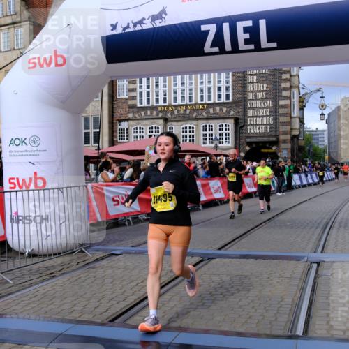13.09.2026 - 21. swb-Marathon Bremen Tim E. http://msf.ph/oto/10346856 13.09.2026 11:17:32 Ziel 10335, 10773, 10779, 11355, 11495, 11672, 12101 meine-sportfotos.de