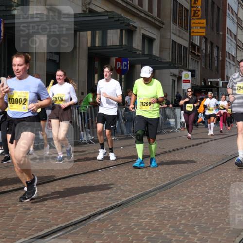 13.09.2026 - 21. swb-Marathon Bremen Strokosch-Dieckow http://msf.ph/oto/10346922 13.09.2026 11:10:22 Ziel 10002, 10148, 10247, 10422, 10461, 10462, 10719, 10768, 10791, 10911, 11047, 11283, 11298, 11300, 11309, 11327, 11335, 11465, 11513, 11583, 11736, 11756, 11846, 11982, 12183, 12227, 12454, 10169, 10361, 10362, 10706, 10751, 10890, 10963, 11080, 11382, 11725, 11732, 11933, 11957, 11982, 12117, 12207, 12293, 12550 meine-sportfotos.de