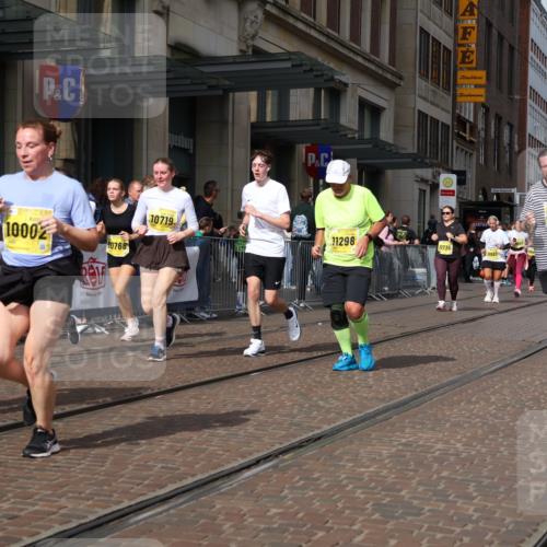 13.09.2026 - 21. swb-Marathon Bremen Strokosch-Dieckow http://msf.ph/oto/10346937 13.09.2026 11:10:22 Ziel 10002, 10148, 10247, 10422, 10461, 10462, 10719, 10768, 10791, 10911, 11047, 11283, 11298, 11300, 11309, 11327, 11335, 11465, 11513, 11583, 11736, 11756, 11846, 11982, 12183, 12227, 12454, 10169, 10361, 10362, 10706, 10751, 10890, 10963, 11080, 11382, 11725, 11732, 11933, 11957, 11982, 12117, 12207, 12293, 12550 meine-sportfotos.de