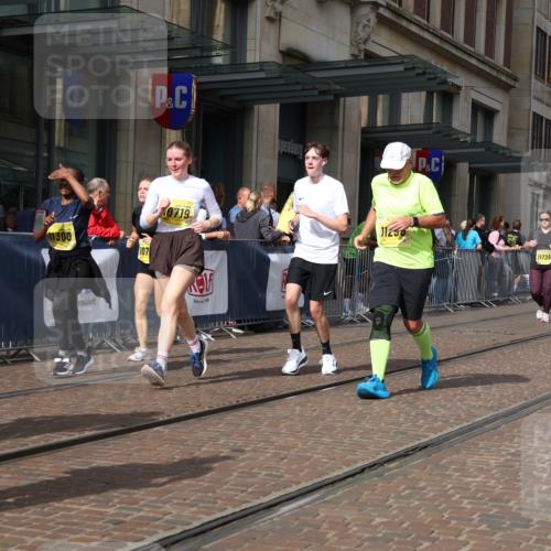 13.09.2026 - 21. swb-Marathon Bremen Strokosch-Dieckow http://msf.ph/oto/10346971 13.09.2026 11:10:23 Ziel 10002, 10148, 10247, 10422, 10461, 10462, 10547, 10719, 10768, 10791, 10911, 11047, 11283, 11298, 11300, 11309, 11327, 11335, 11465, 11513, 11583, 11736, 11756, 11846, 12183, 12227, 12454, 10169, 10361, 10362, 10706, 10751, 10791, 10890, 10963, 11080, 11382, 11725, 11732, 11933, 11957, 11982, 12117, 12207, 12293, 12454, 12550 meine-sportfotos.de
