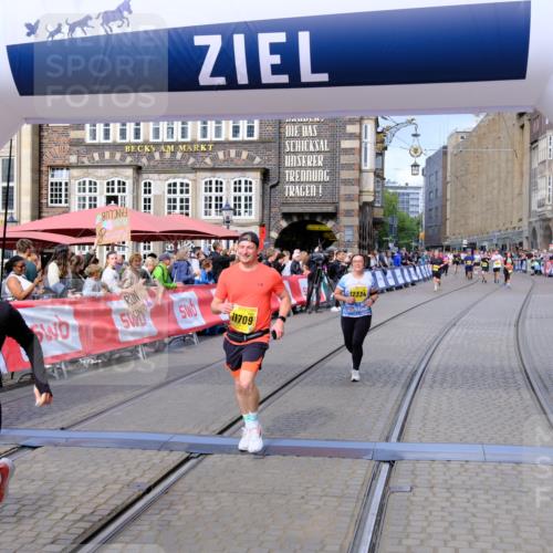 13.09.2026 - 21. swb-Marathon Bremen Tim E. http://msf.ph/oto/10346977 13.09.2026 11:17:46 Ziel 10472, 10773, 10779, 10979, 11709, 12334 meine-sportfotos.de