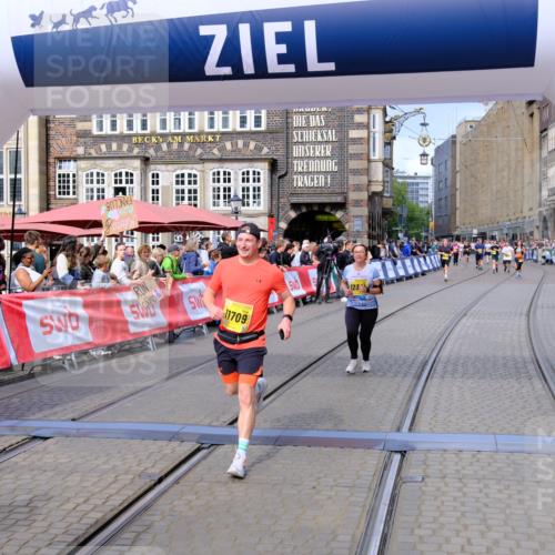 13.09.2026 - 21. swb-Marathon Bremen Tim E. http://msf.ph/oto/10346987 13.09.2026 11:17:46 Ziel 10472, 10773, 10779, 10979, 11709, 12334 meine-sportfotos.de