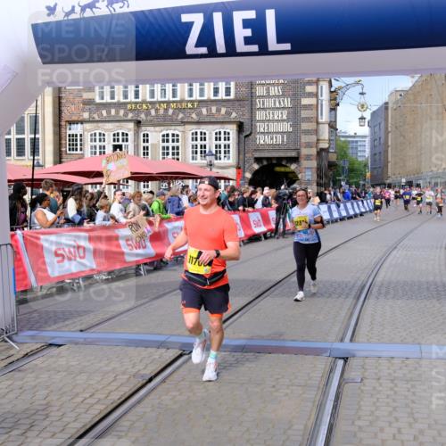 13.09.2026 - 21. swb-Marathon Bremen Tim E. http://msf.ph/oto/10346997 13.09.2026 11:17:46 Ziel 10472, 10773, 10779, 10979, 11709, 12334 meine-sportfotos.de