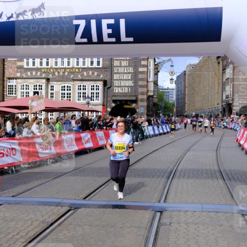 13.09.2026 - 21. swb-Marathon Bremen Tim E. http://msf.ph/oto/10347007 13.09.2026 11:17:47 Ziel 10472, 10756, 10773, 10979, 11709, 12334 meine-sportfotos.de