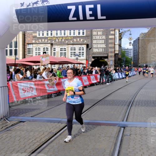 13.09.2026 - 21. swb-Marathon Bremen Tim E. http://msf.ph/oto/10347029 13.09.2026 11:17:48 Ziel 10472, 10756, 10773, 10979, 11709, 12334 meine-sportfotos.de