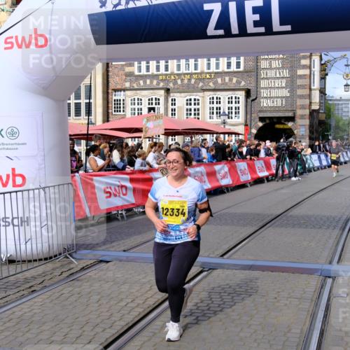 13.09.2026 - 21. swb-Marathon Bremen Tim E. http://msf.ph/oto/10347050 13.09.2026 11:17:49 Ziel 10472, 10756, 10979, 11709, 12334 meine-sportfotos.de