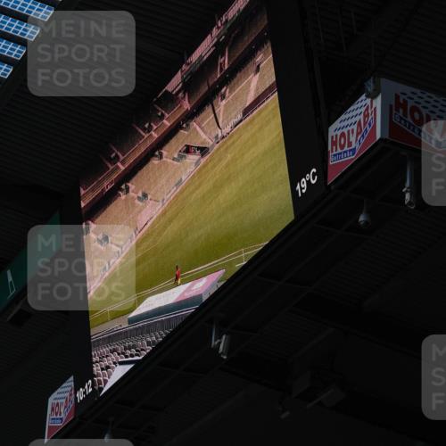 13.09.2026 - 21. swb-Marathon Bremen Michael Burmester http://msf.ph/oto/10347084 13.09.2026 10:12:53 Laufen im Stadion  meine-sportfotos.de