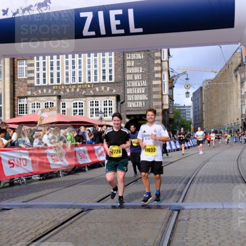 13.09.2026 - 21. swb-Marathon Bremen Tim E. http://msf.ph/oto/10347086 13.09.2026 11:18:02 Ziel 10137, 10756, 11367, 11932, 12023, 12226, 12292, 12321, 12373 meine-sportfotos.de