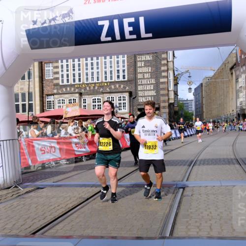13.09.2026 - 21. swb-Marathon Bremen Tim E. http://msf.ph/oto/10347097 13.09.2026 11:18:03 Ziel 10137, 10756, 11367, 11932, 12023, 12226, 12292, 12321, 12373 meine-sportfotos.de