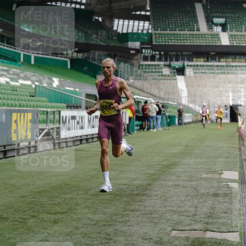 13.09.2026 - 21. swb-Marathon Bremen Michael Burmester http://msf.ph/oto/10347106 13.09.2026 10:14:32 Laufen im Stadion 13525 meine-sportfotos.de