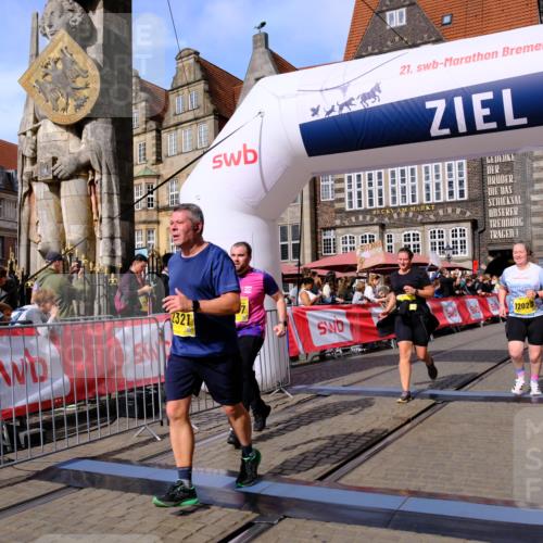 13.09.2026 - 21. swb-Marathon Bremen Tim E. http://msf.ph/oto/10347146 13.09.2026 11:18:10 Ziel 10137, 10713, 11367, 11932, 12023, 12226, 12292, 12321, 12373 meine-sportfotos.de