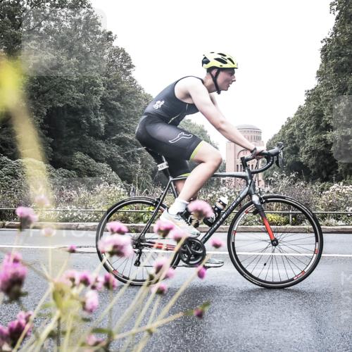 13.09.2026 - Stadtparktriathlon H.Heesch http://msf.ph/oto/10347148 13.09.2026 11:09:40 Radfahren 487, 708, 1798 meine-sportfotos.de