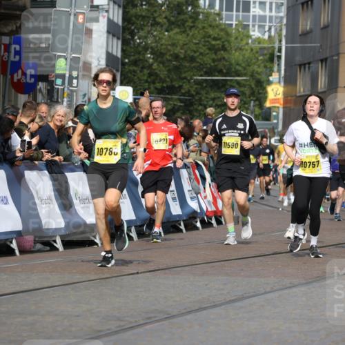 13.09.2026 - 21. swb-Marathon Bremen Strokosch-Dieckow http://msf.ph/oto/10347160 13.09.2026 10:53:27 Ziel 10284, 10448, 10585, 10714, 10863, 11012, 11238, 11282, 11575, 11766, 12170, 12369, 12398, 12461, 10141, 10222, 10227, 10478, 10479, 10626, 10838, 10845, 10905, 11242, 11446, 11502, 11800, 12119, 12331, 12341, 13597 meine-sportfotos.de