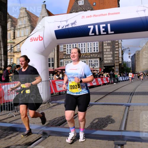 13.09.2026 - 21. swb-Marathon Bremen Tim E. http://msf.ph/oto/10347192 13.09.2026 11:18:11 Ziel 10137, 10713, 11367, 11482, 11932, 12023, 12226, 12321, 12373 meine-sportfotos.de