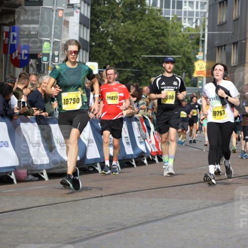 13.09.2026 - 21. swb-Marathon Bremen Strokosch-Dieckow http://msf.ph/oto/10347195 13.09.2026 10:53:27 Ziel 10284, 10448, 10585, 10714, 10863, 11012, 11238, 11282, 11575, 11766, 12170, 12369, 12398, 12461, 10141, 10222, 10227, 10478, 10479, 10626, 10838, 10845, 10905, 11242, 11446, 11502, 11800, 12119, 12331, 12341, 13597 meine-sportfotos.de