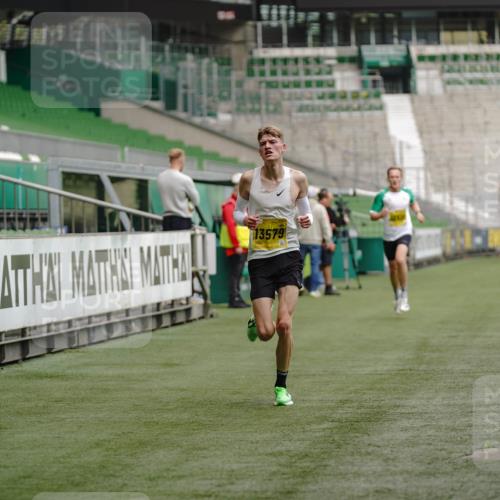 13.09.2026 - 21. swb-Marathon Bremen Michael Burmester http://msf.ph/oto/10347197 13.09.2026 10:16:16 Laufen im Stadion 10597, 12272, 13501, 13515, 13517, 13525, 13542, 13547, 13567, 13579, 13623, 13627, 13635 meine-sportfotos.de