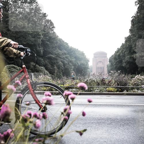 13.09.2026 - Stadtparktriathlon H.Heesch http://msf.ph/oto/10347204 13.09.2026 10:01:56 Radfahren 218, 243, 251, 275, 308, 317, 323 meine-sportfotos.de