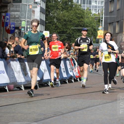 13.09.2026 - 21. swb-Marathon Bremen Strokosch-Dieckow http://msf.ph/oto/10347205 13.09.2026 10:53:27 Ziel 10284, 10448, 10585, 10714, 10863, 11012, 11238, 11282, 11575, 11766, 12170, 12369, 12398, 12461, 10141, 10222, 10227, 10478, 10479, 10626, 10838, 10845, 10905, 11242, 11446, 11502, 11800, 12119, 12331, 12341, 13597 meine-sportfotos.de