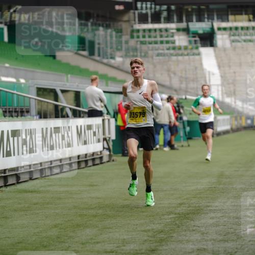 13.09.2026 - 21. swb-Marathon Bremen Michael Burmester http://msf.ph/oto/10347207 13.09.2026 10:16:16 Laufen im Stadion 10597, 12272, 13501, 13515, 13517, 13525, 13542, 13547, 13567, 13579, 13623, 13627, 13635 meine-sportfotos.de