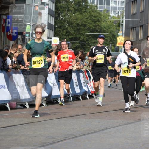 13.09.2026 - 21. swb-Marathon Bremen Strokosch-Dieckow http://msf.ph/oto/10347220 13.09.2026 10:53:27 Ziel 10284, 10448, 10585, 10714, 10863, 11012, 11238, 11282, 11575, 11766, 12170, 12369, 12398, 12461, 10141, 10222, 10227, 10478, 10479, 10626, 10838, 10845, 10905, 11242, 11446, 11502, 11800, 12119, 12331, 12341, 13597 meine-sportfotos.de