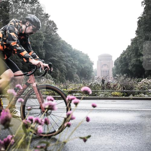13.09.2026 - Stadtparktriathlon H.Heesch http://msf.ph/oto/10347232 13.09.2026 10:02:04 Radfahren 257, 261, 286 meine-sportfotos.de