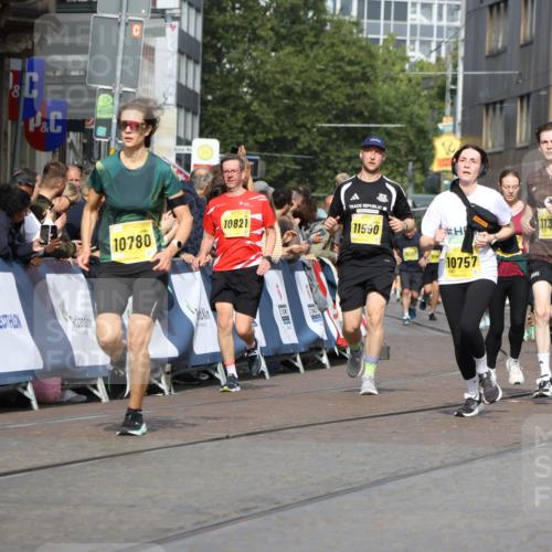 13.09.2026 - 21. swb-Marathon Bremen Strokosch-Dieckow http://msf.ph/oto/10347235 13.09.2026 10:53:27 Ziel 10284, 10448, 10585, 10714, 10863, 11012, 11238, 11282, 11575, 11766, 12170, 12369, 12398, 12461, 10141, 10222, 10227, 10478, 10479, 10626, 10838, 10845, 10905, 11242, 11446, 11502, 11800, 12119, 12331, 12341, 13597 meine-sportfotos.de