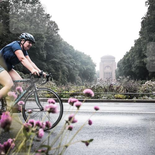 13.09.2026 - Stadtparktriathlon H.Heesch http://msf.ph/oto/10347241 13.09.2026 10:02:12 Radfahren 256, 327, 331 meine-sportfotos.de